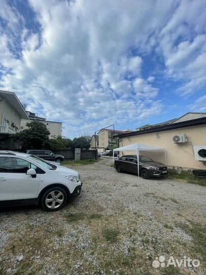 Автостоянка около аэропорта