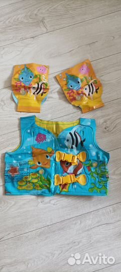 Надувной жилет с нарукавниками