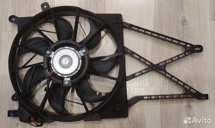 Вентилятор охлаждения двигателя (радиатора) opel