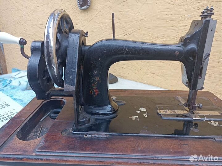 Швейная машинка старинная