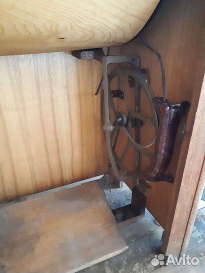 Швейная машина Подольск с ножным приводом