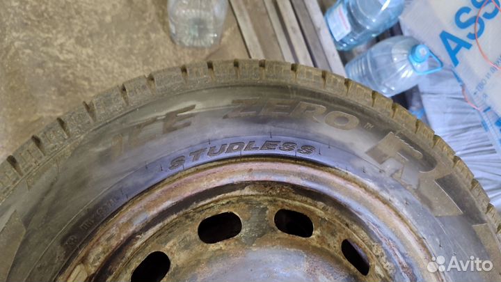 Pirelli Ice Zero FR 195/65 R15