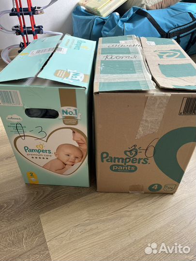 2 коробки вещей на мальчика с 0 до 6 месяцев