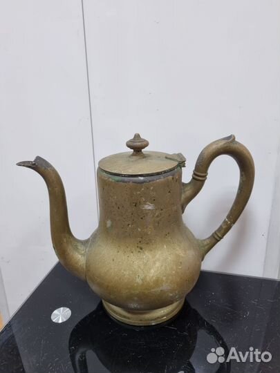 Крупный латунный кофейник