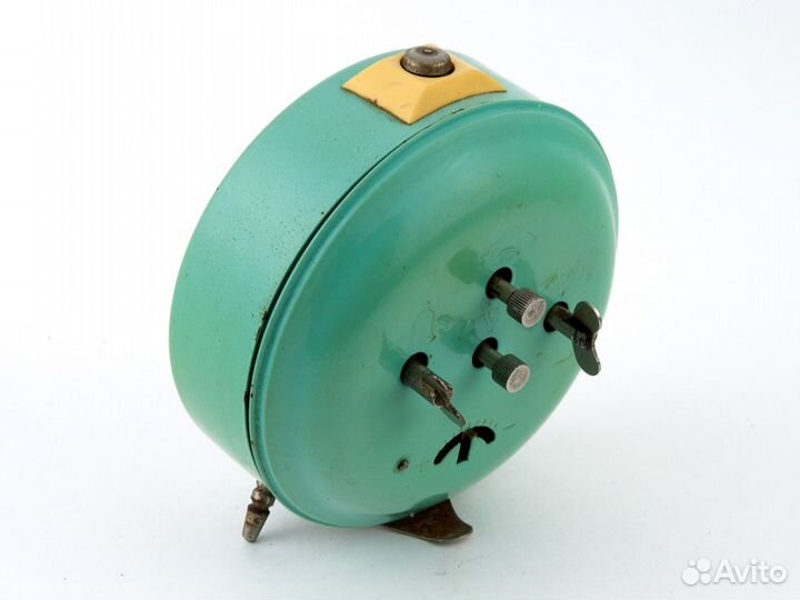 Часы Будильник СССР Янтарь механика металл