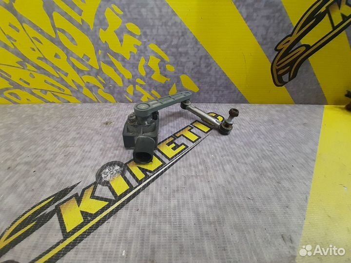 Датчик положения кузова Опель Астра Н седан