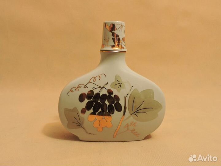 Фарфоровый штоф 