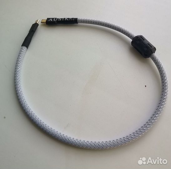 Аудиокабель с разъемами USB Type-C и Lightning