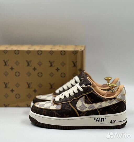 Кроссовки женские Nike Air Force LV