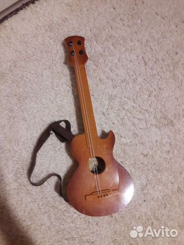 Игрушечная гитара