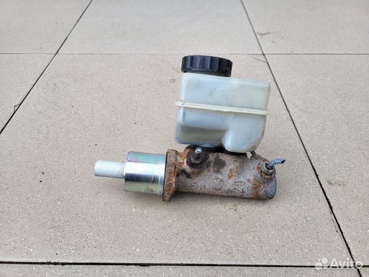 Главный тормозной цилиндр Volkswagen Passat B3