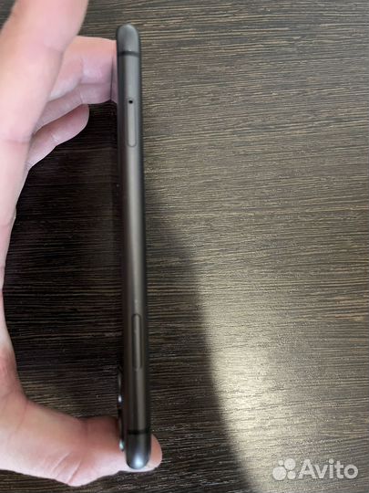 Телефон iPhone 11