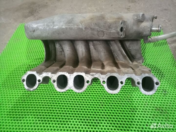 Коллектор впускной Audi 100 C3