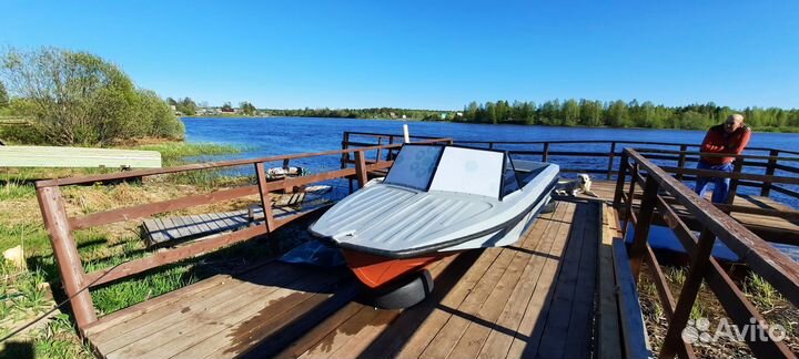 Продам моторную лодку