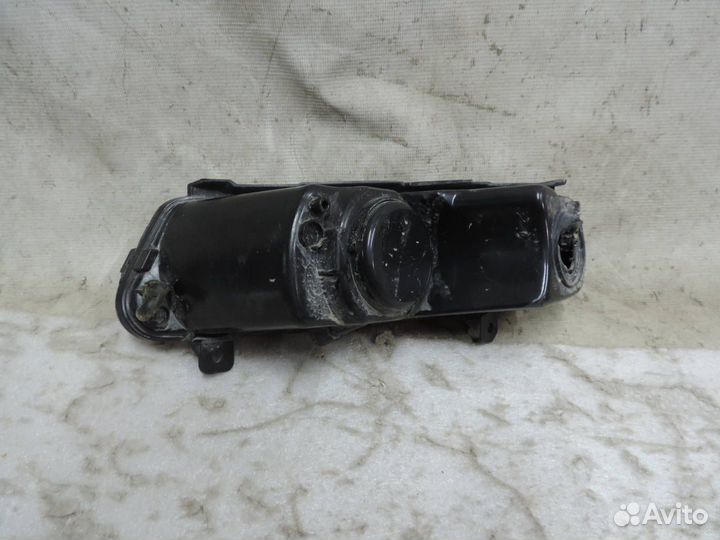 Фара противотуманная левая Volkswagen Polo 2015