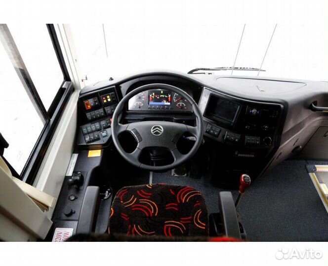 Туристический автобус Golden Dragon XML6126, 2017