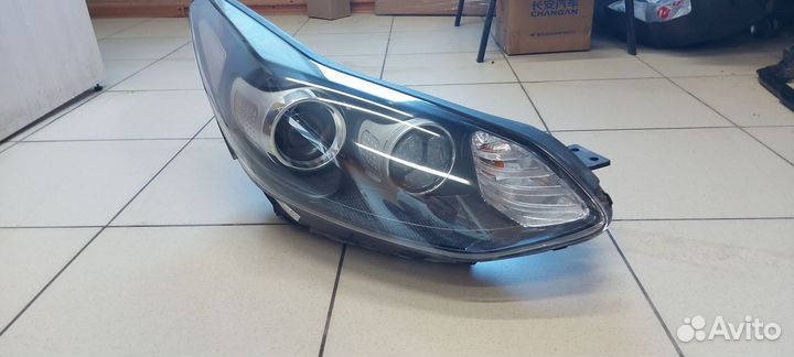 Фара передняя правая Kia Sportage 4 Киа Спортейдж