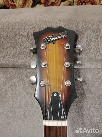 Гитара полуакустическая