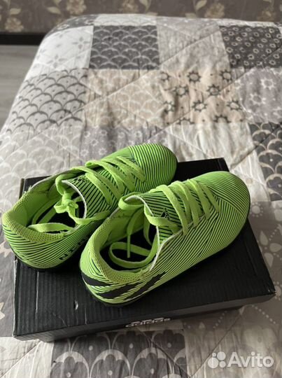 Футбольные бутсы adidas