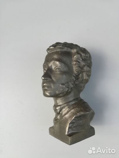 Бюст Пушкина