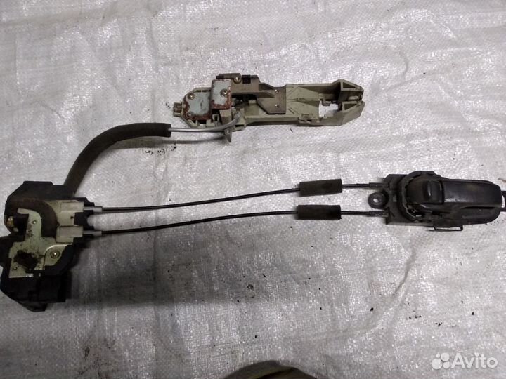 Замок Nissan Kube