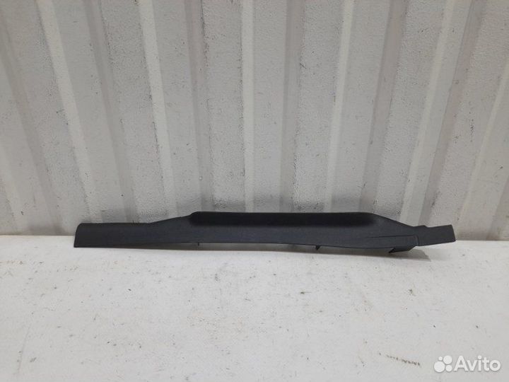 Обшивка передней стойки (правая средняя) Land