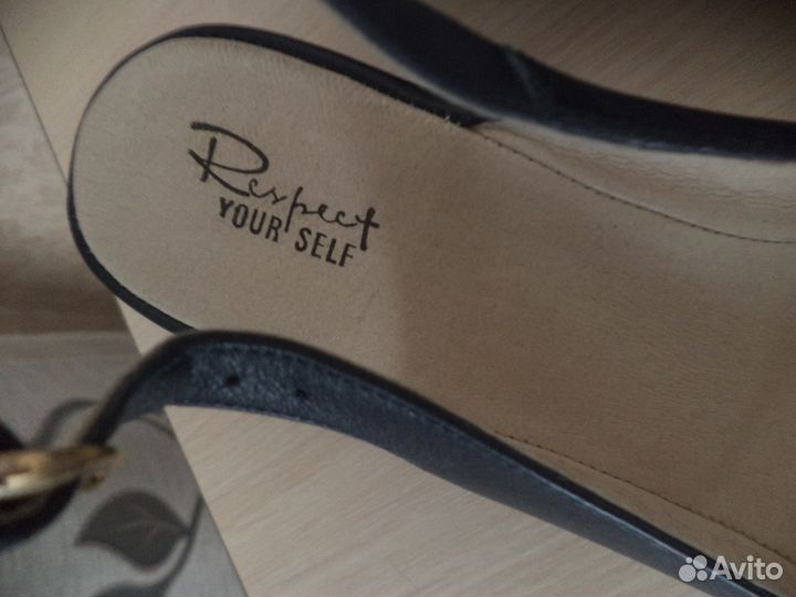 Кожаные босоножки