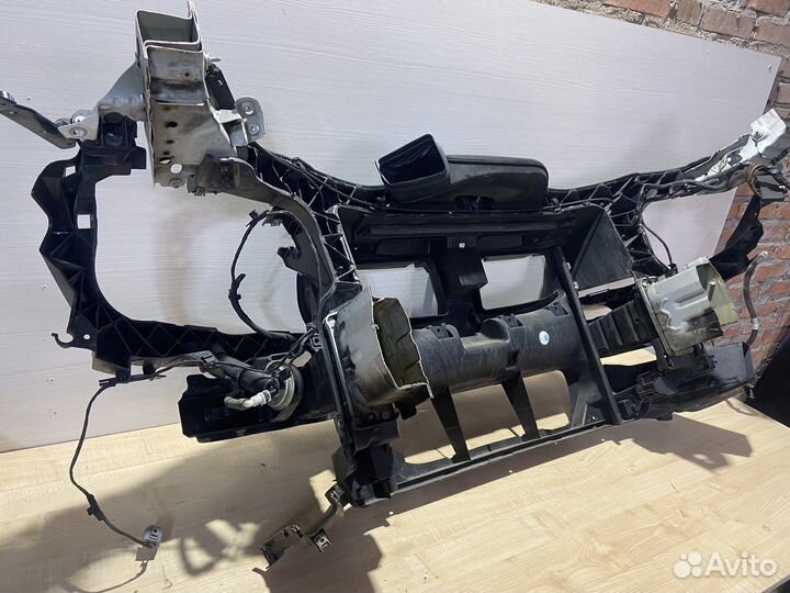 Передняя панель (телевизор)в сборе bmw 3 e90