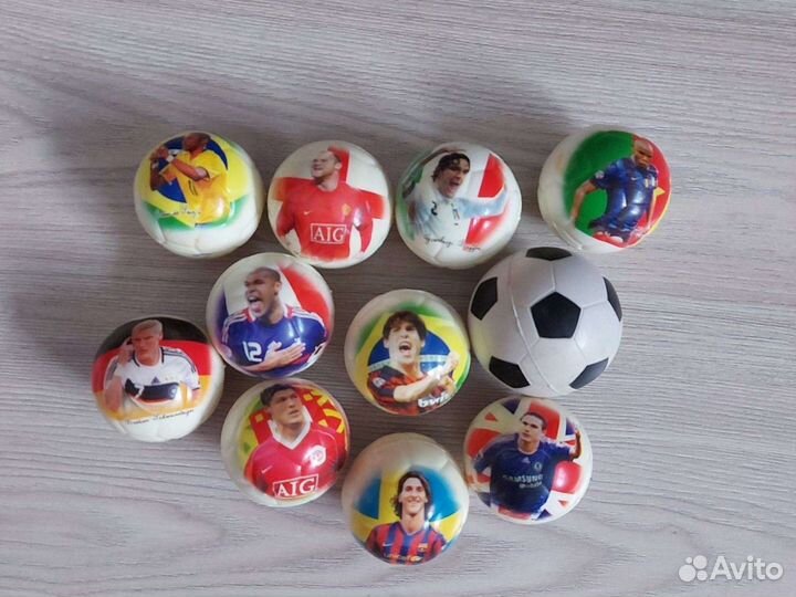 Футбольные атрибуты, мячики, забивака