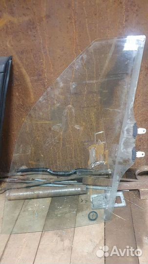 Переднее правое стекло Suzuki Grand Vitara