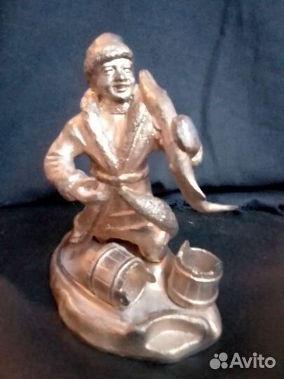 Статуэтка емеля со щукой