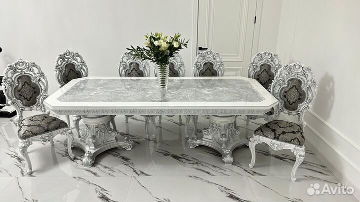 Стол и стулья 