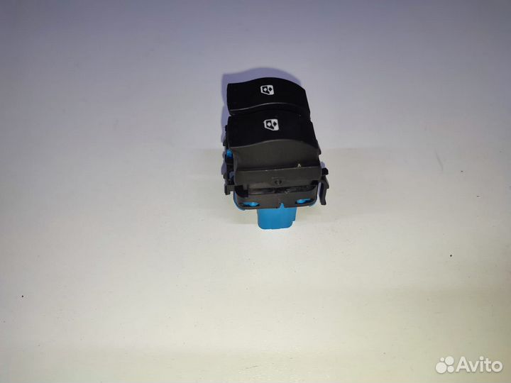 Кнопка стеклоподъемника водителя Renault Megan 2