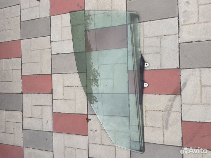 Стекло левой передней двери Mitsubishi Lancer