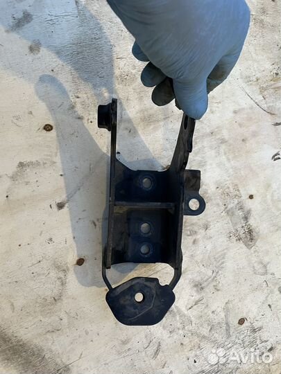 Кронштейн двс Lexus Rx450 H задний