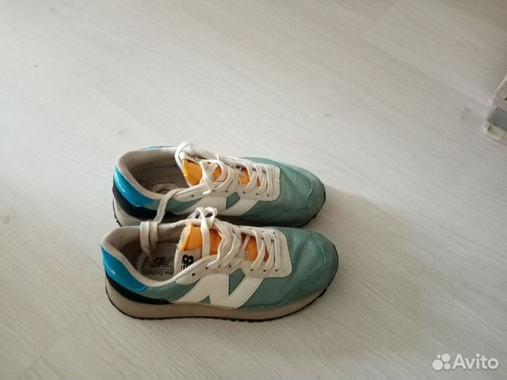 Кроссовки женские