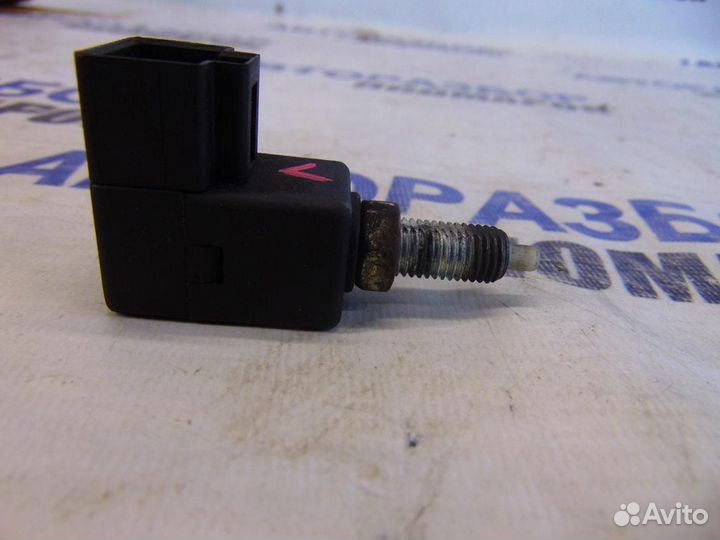 Датчик включения стопсигнала для Hyundai Accent 2