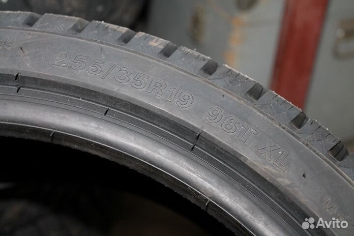 Arivo Ice Claw ARW7 255/35 R19 96T