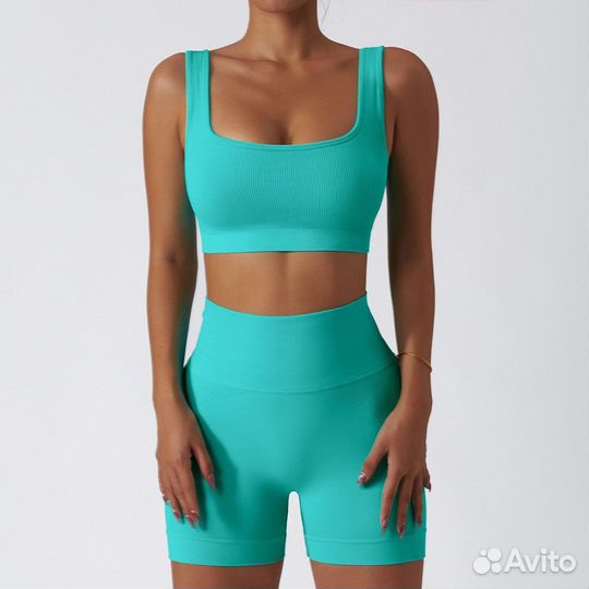 Костюм для тренировок женский