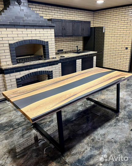 Стол из эпоксидной смолы