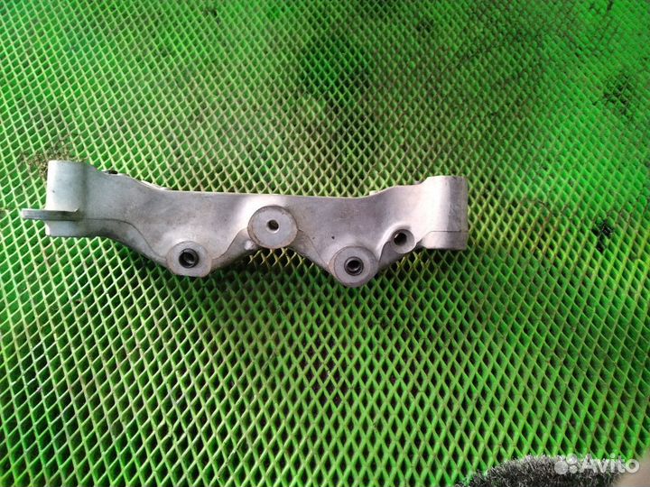 Кронштейн опоры двигателя Peugeot 308