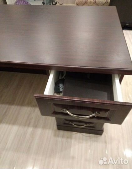 Письменный стол