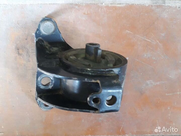 Подушка двигателя Nissan Cefiro a32 vq20de