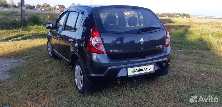 Renault Sandero 1.6 AT, 2011, 124 000 км