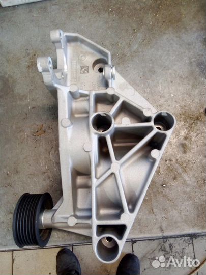 Кранштейн насоса Гура на мотор GAZ G21A