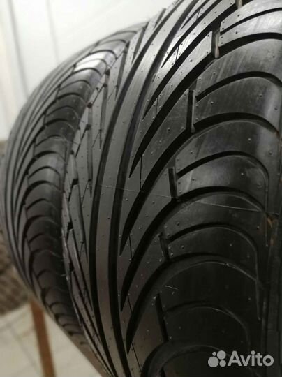 Cooper Zeon 2XS 255/40 R19 92C