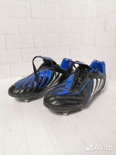 Футбольные бутсы adidas