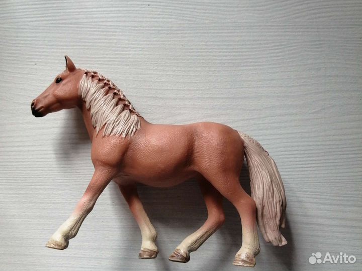 Коллекционные фигурки лошади