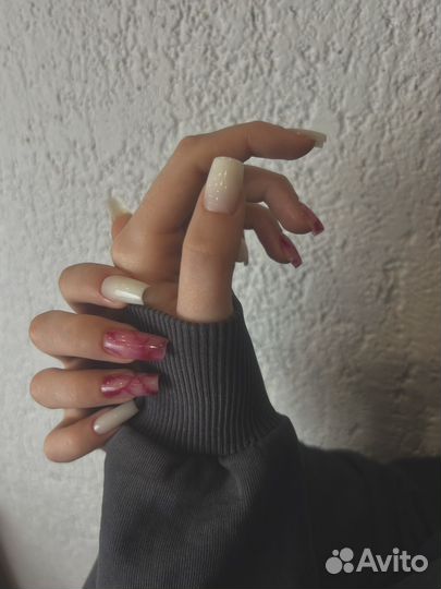 Модель на маникюр