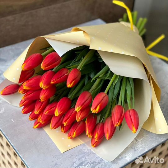 Букеты, цветы и тюльпаны к 8 марта